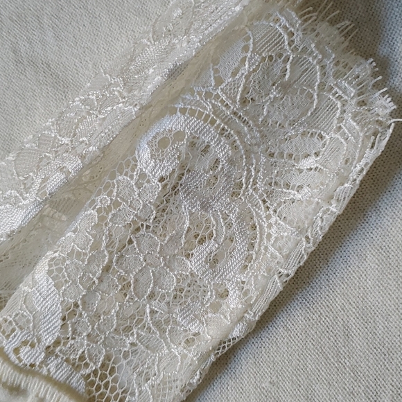 KOOKAI V-neck White/Cream Top - Picture 7 of 11